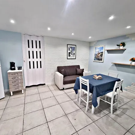 Manfredi Apartament *